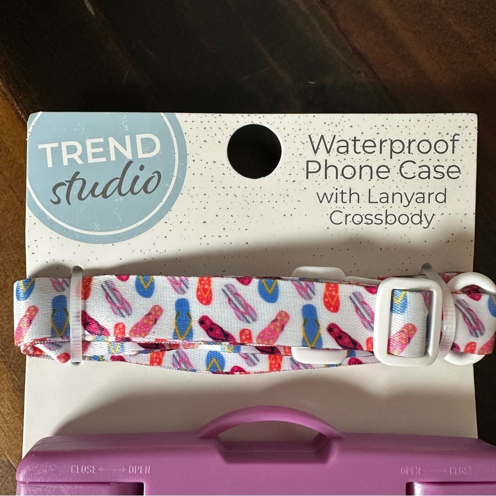 Trend Studio Waterproof Phone Case Crossbody Lanyard Fits Phones Up To 7 Pink - Picture 2 of 3